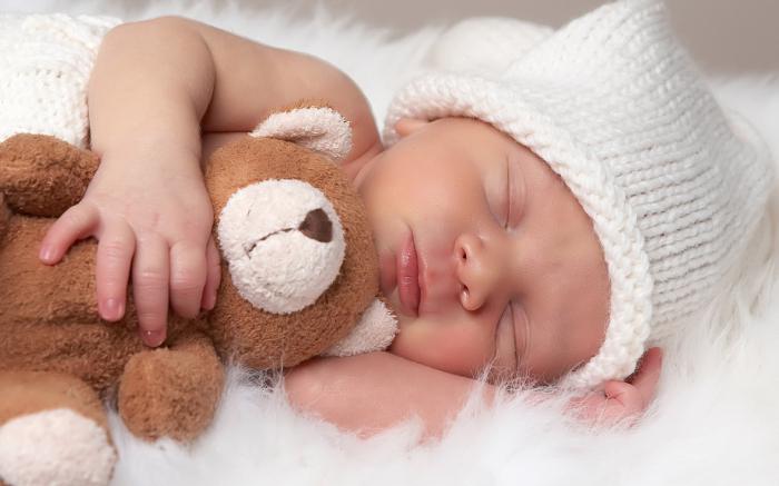 можно ли укладывать новорожденного спать на животе